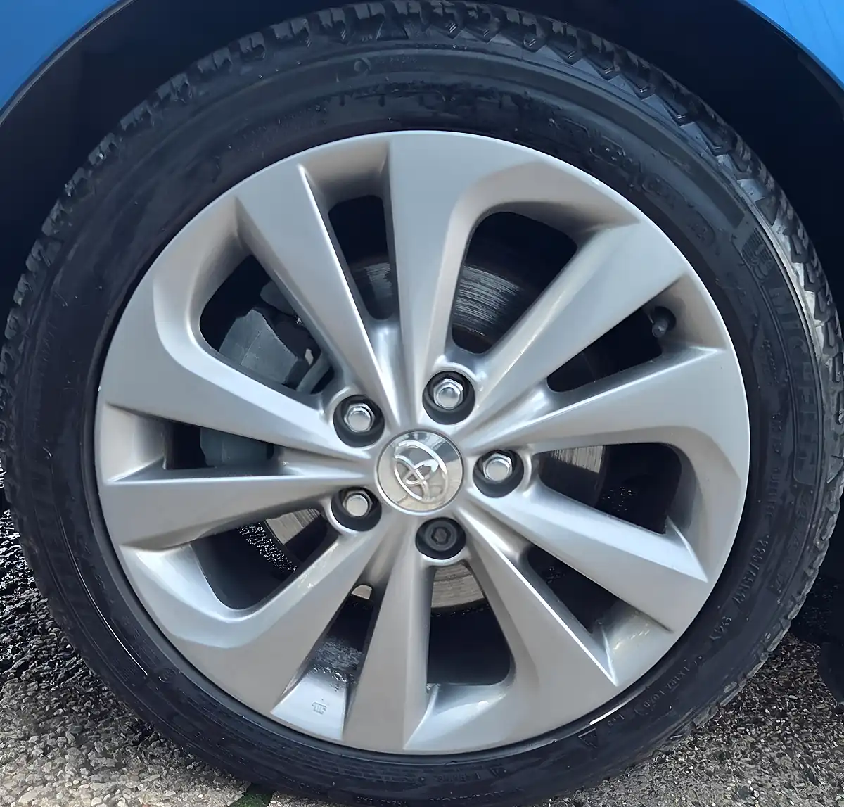 Used 2014 Toyota Auris Excel Blue - Interior and Exterior details 19