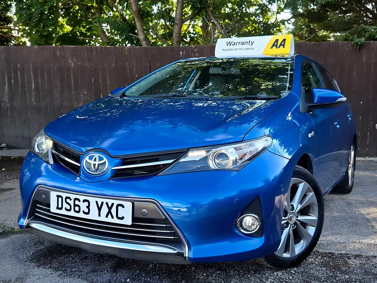 Used 2014 Toyota Auris Excel Blue - Interior and Exterior details 3