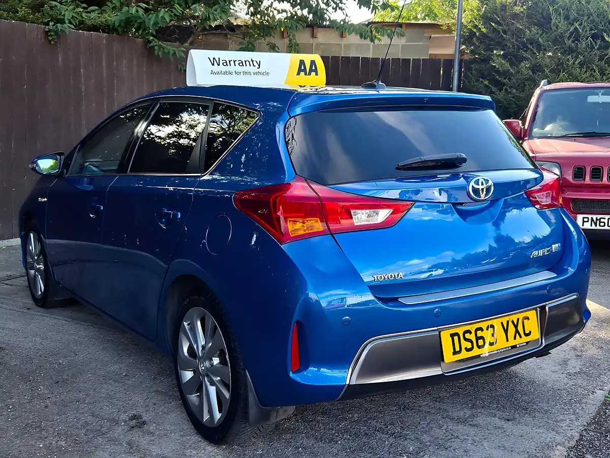 Used 2014 Toyota Auris Excel Blue - Interior and Exterior details 4