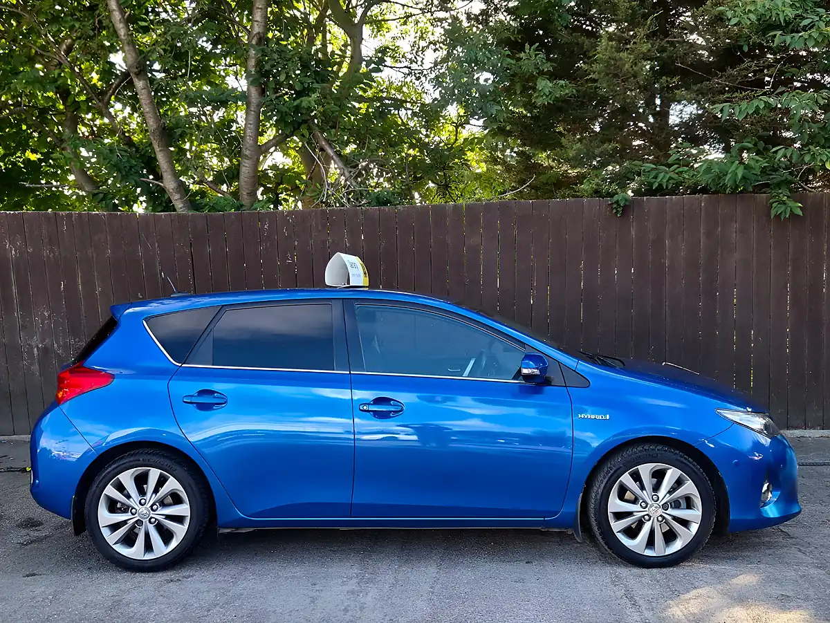 Used 2014 Toyota Auris Excel Blue - Interior and Exterior details 7