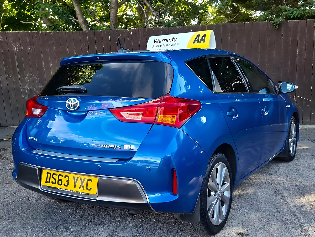 Used 2014 Toyota Auris Excel Blue - Interior and Exterior details 8
