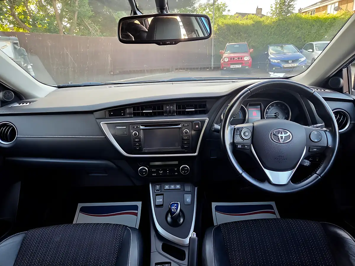 Used 2014 Toyota Auris Excel Blue - Interior and Exterior details 9
