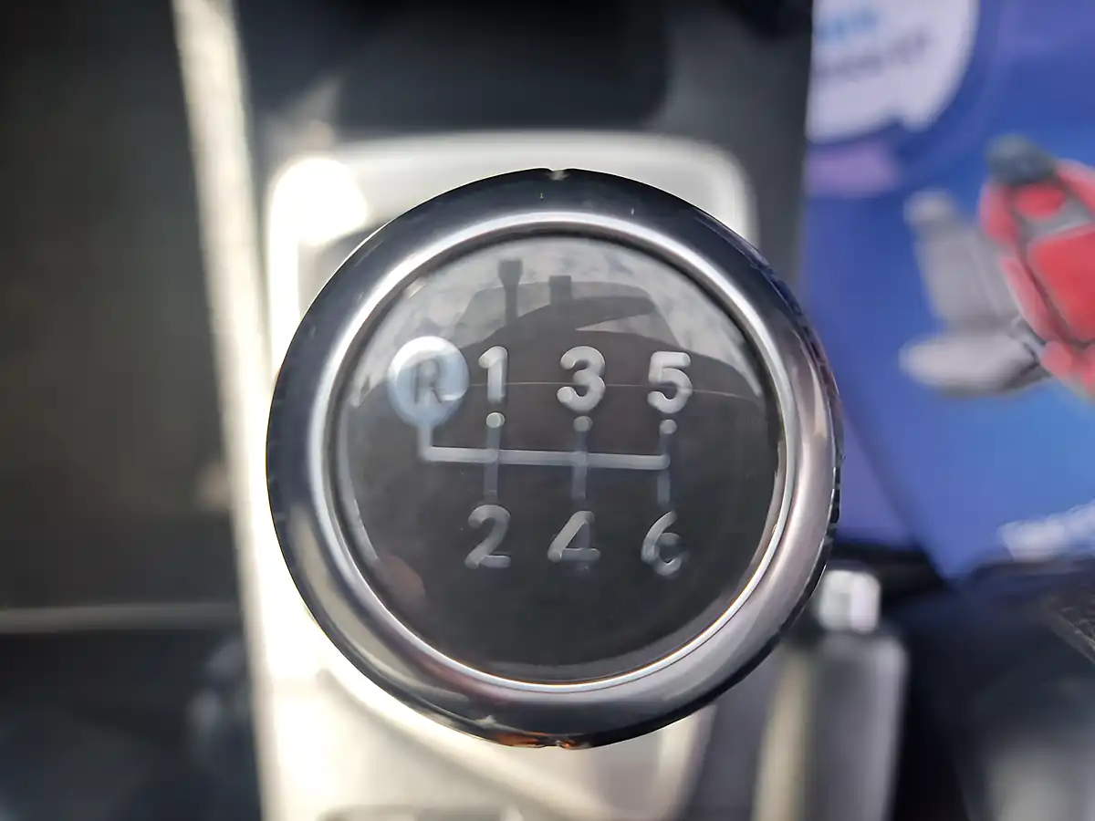 Used 2014 Toyota Auris Excel Bronze - Interior and Exterior details 12