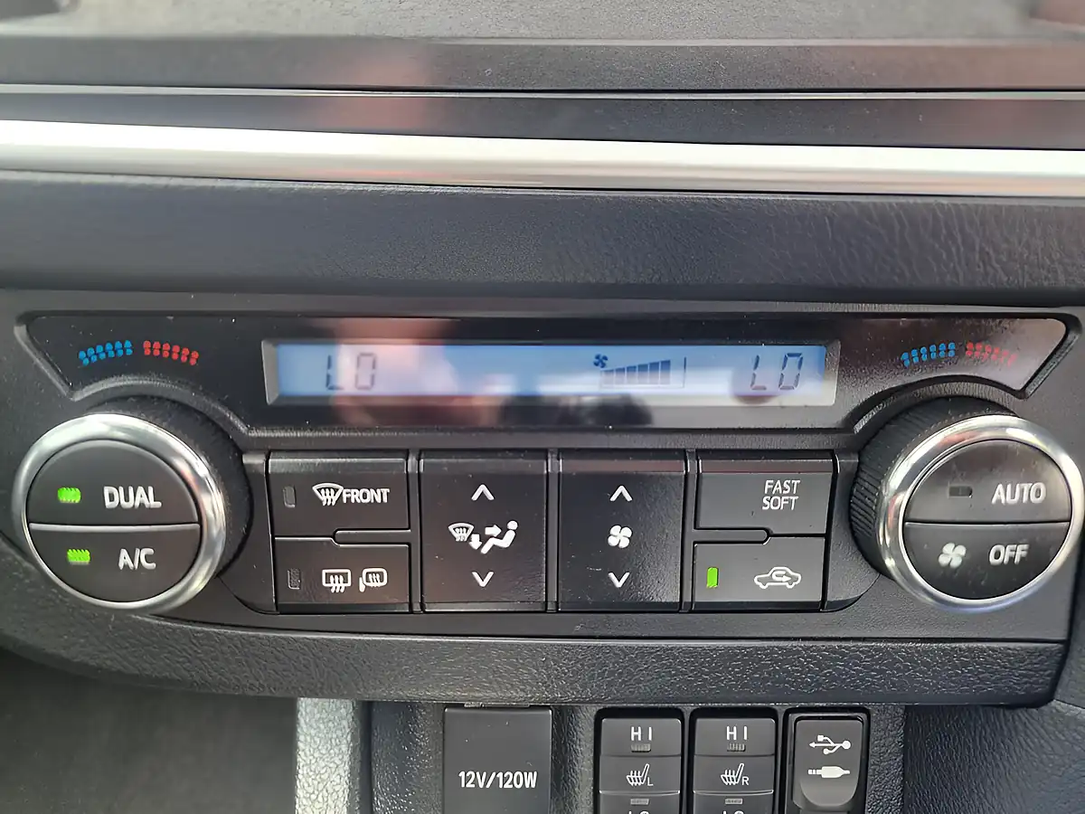 Used 2014 Toyota Auris Excel Bronze - Interior and Exterior details 15