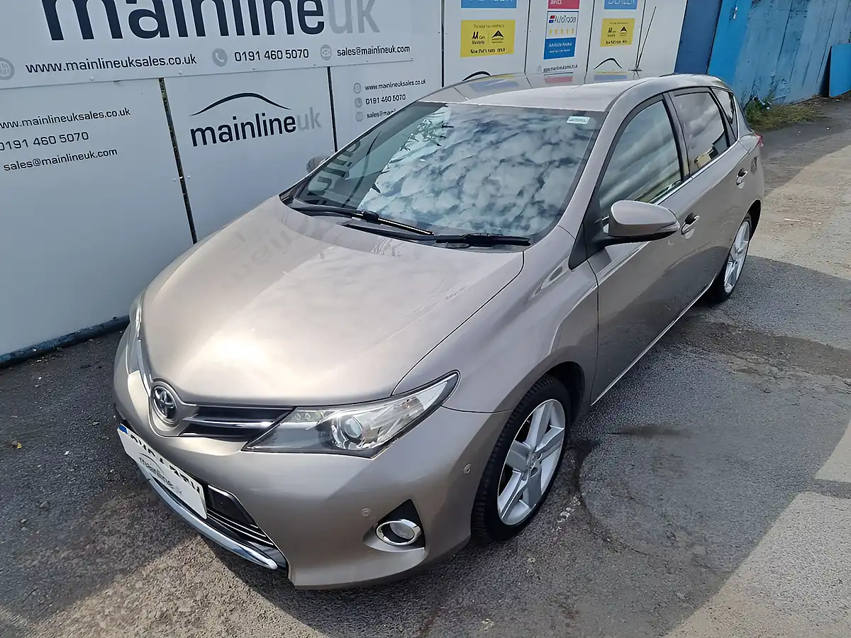 Used 2014 Toyota Auris Excel Bronze - Interior and Exterior details 4