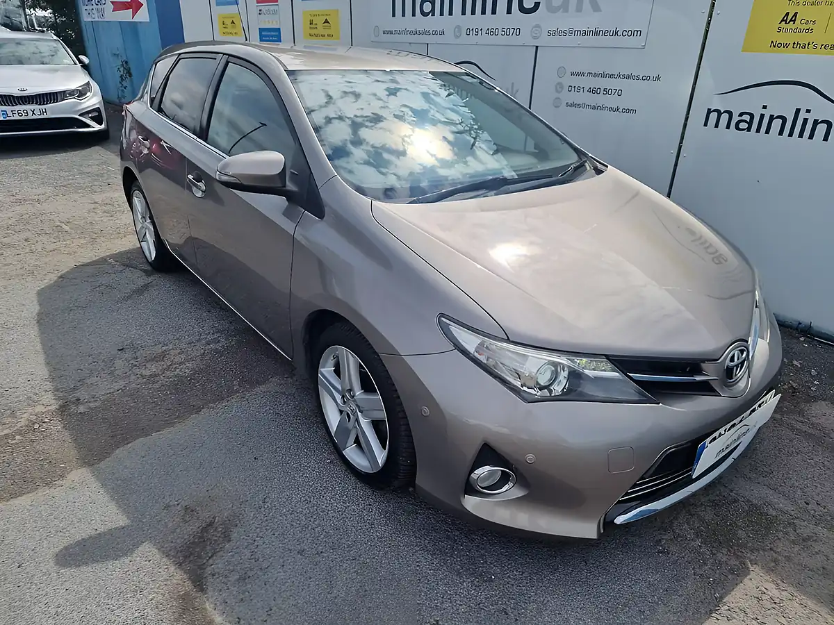 Used 2014 Toyota Auris Excel Bronze - Interior and Exterior details 6
