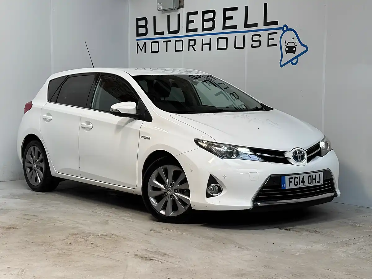 Used 2014 Toyota Auris Excel Pure White - Front View