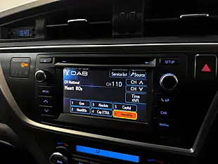 Used 2014 Toyota Auris Excel Pure White - Interior and Exterior details 12