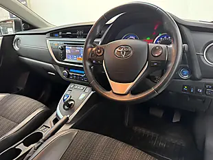 Used 2014 Toyota Auris Excel Pure White - Interior and Exterior details 3
