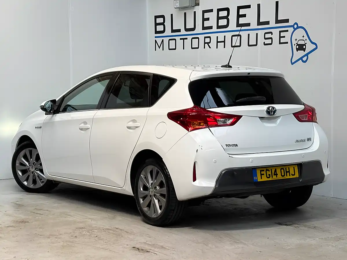 Used 2014 Toyota Auris Excel Pure White - Interior and Exterior details 4