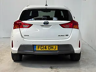 Used 2014 Toyota Auris Excel Pure White - Interior and Exterior details 5