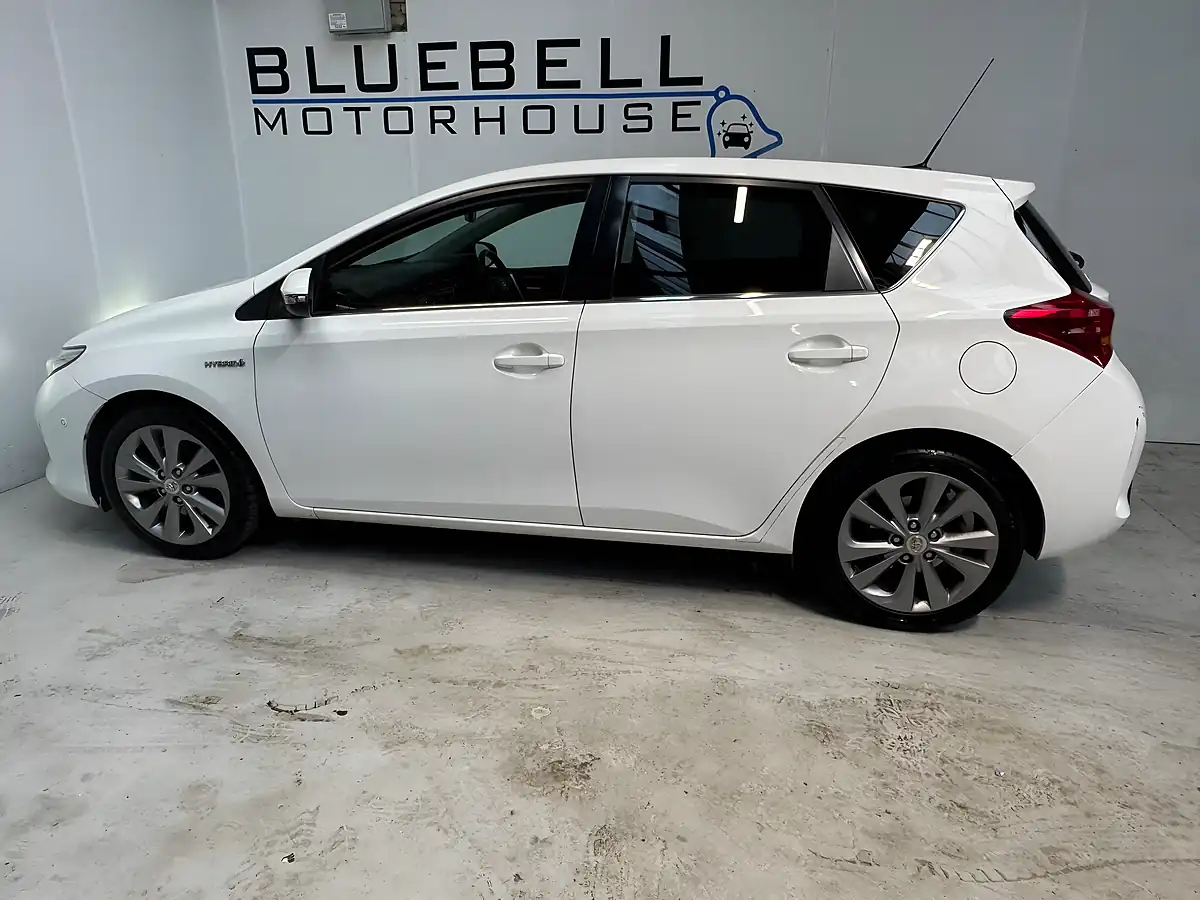Used 2014 Toyota Auris Excel Pure White - Interior and Exterior details 7