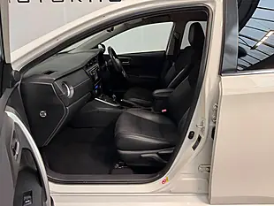 Used 2014 Toyota Auris Excel Pure White - Interior and Exterior details 9