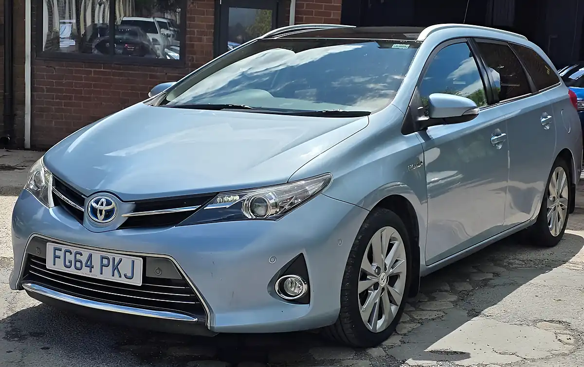 Used 2014 Toyota Auris Excel Touring Sports Blue - Interior and Exterior details 3