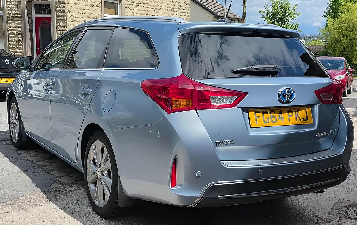 Used 2014 Toyota Auris Excel Touring Sports Blue - Interior and Exterior details 4