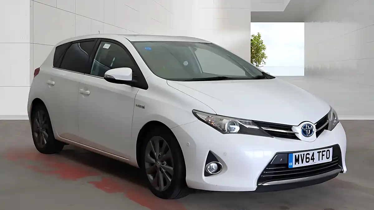 Used 2014 Toyota Auris Excel White - Interior and Exterior details 10