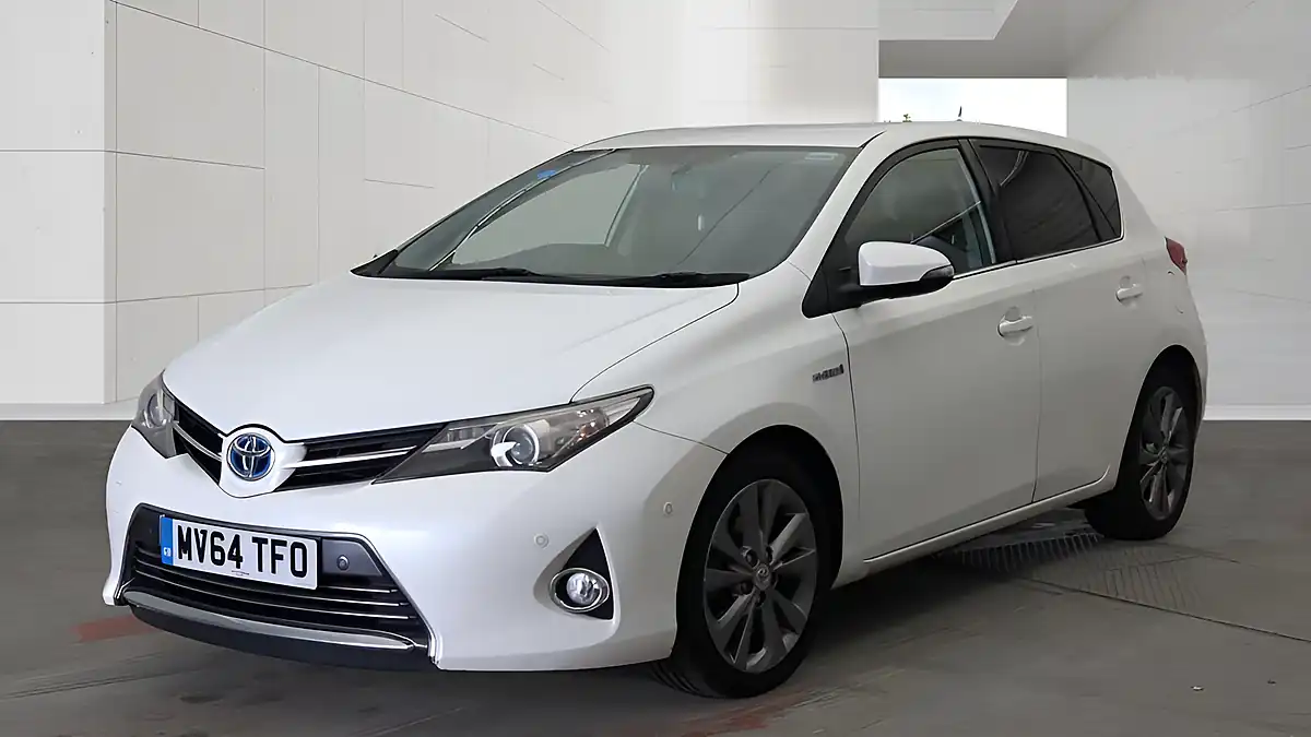 Used 2014 Toyota Auris Excel White - Interior and Exterior details 12