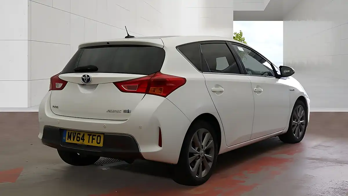 Used 2014 Toyota Auris Excel White - Interior and Exterior details 14