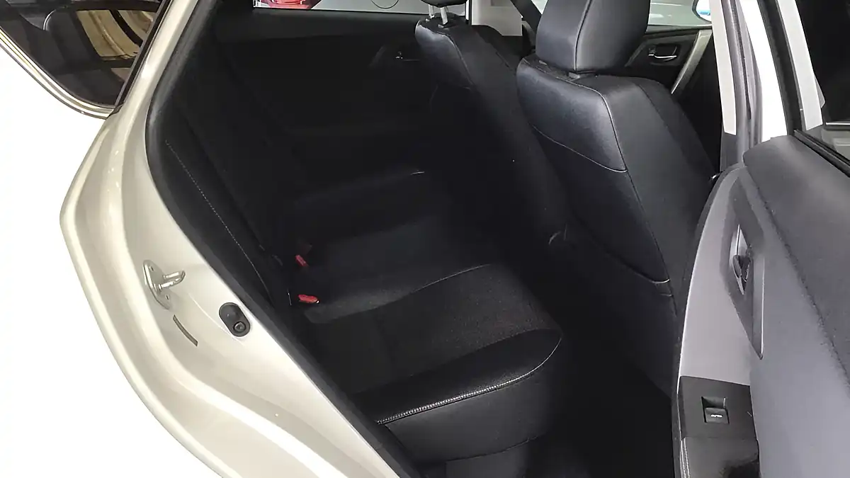 Used 2014 Toyota Auris Excel White - Interior and Exterior details 20