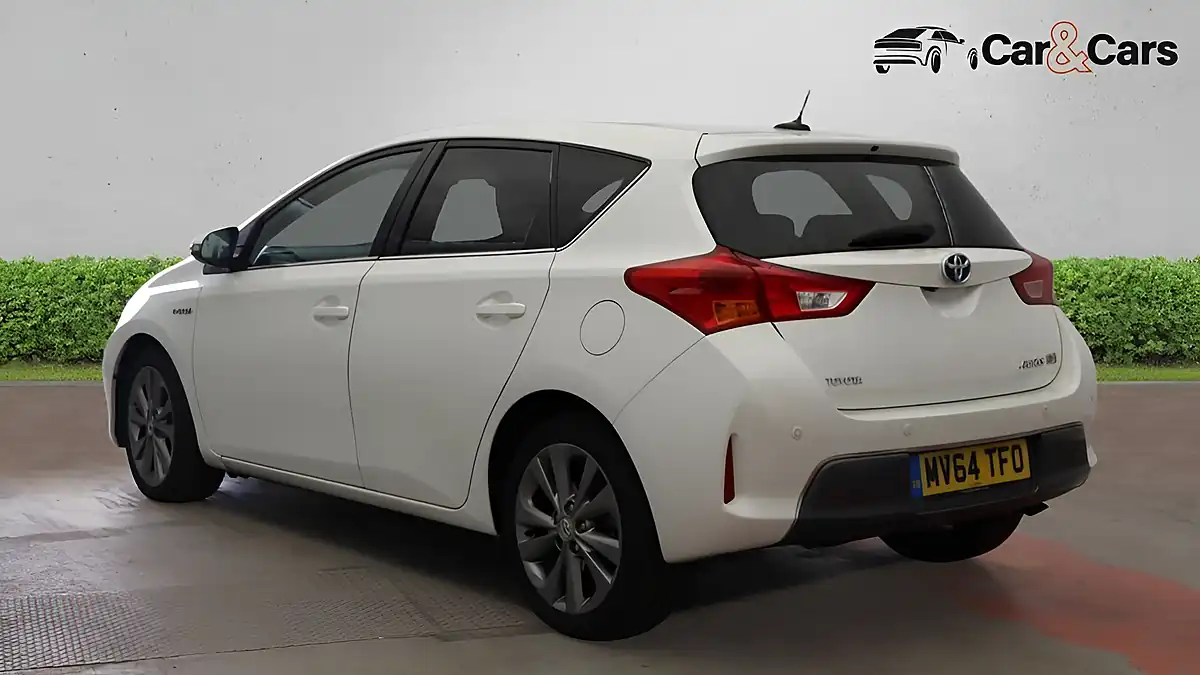Used 2014 Toyota Auris Excel White - Interior and Exterior details 3