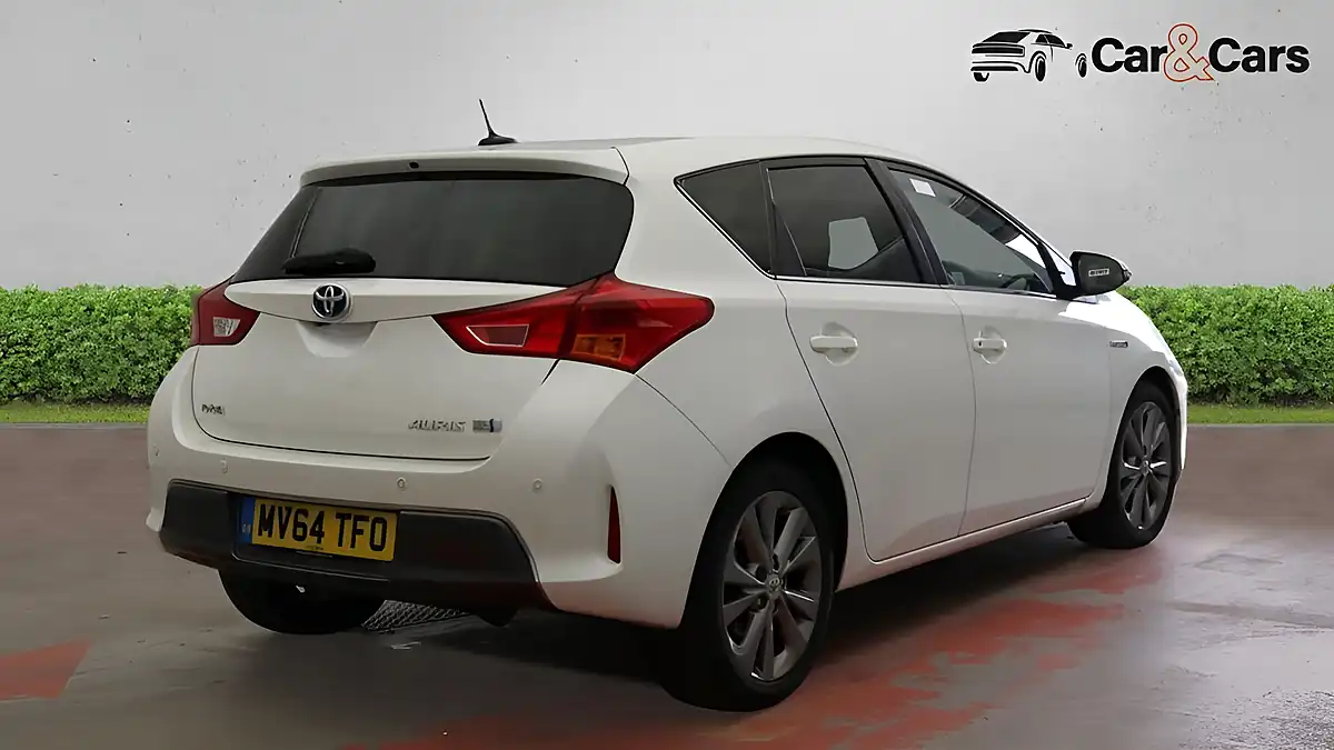 Used 2014 Toyota Auris Excel White - Interior and Exterior details 4