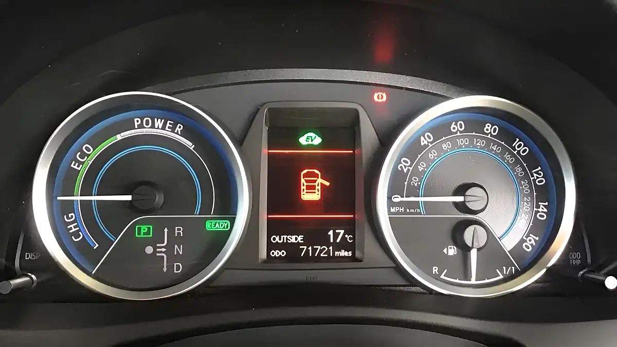 Used 2014 Toyota Auris Excel White - Interior and Exterior details 6