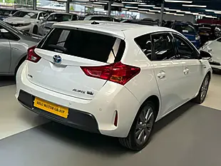 Used 2014 Toyota Auris Excel White - Interior and Exterior details 10