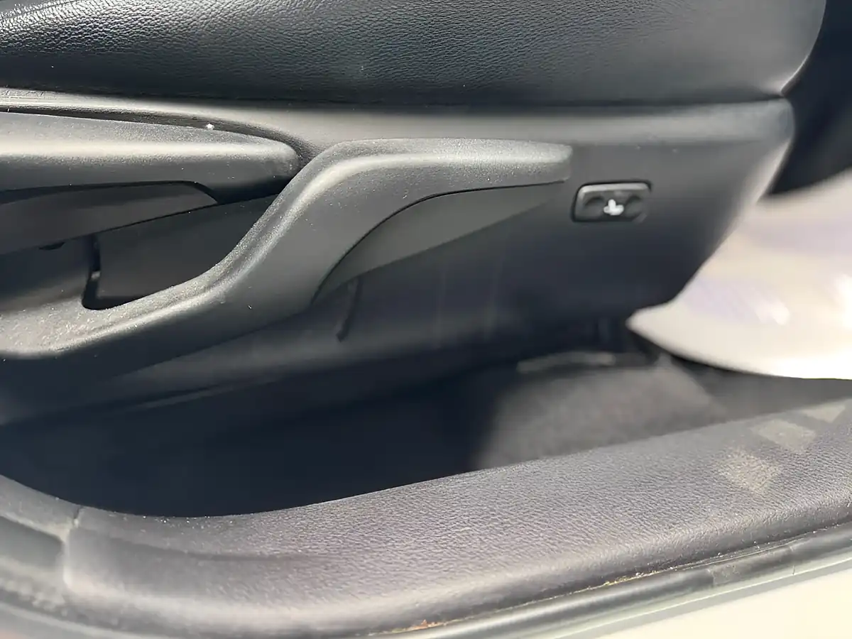 Used 2014 Toyota Auris Excel White - Interior and Exterior details 15