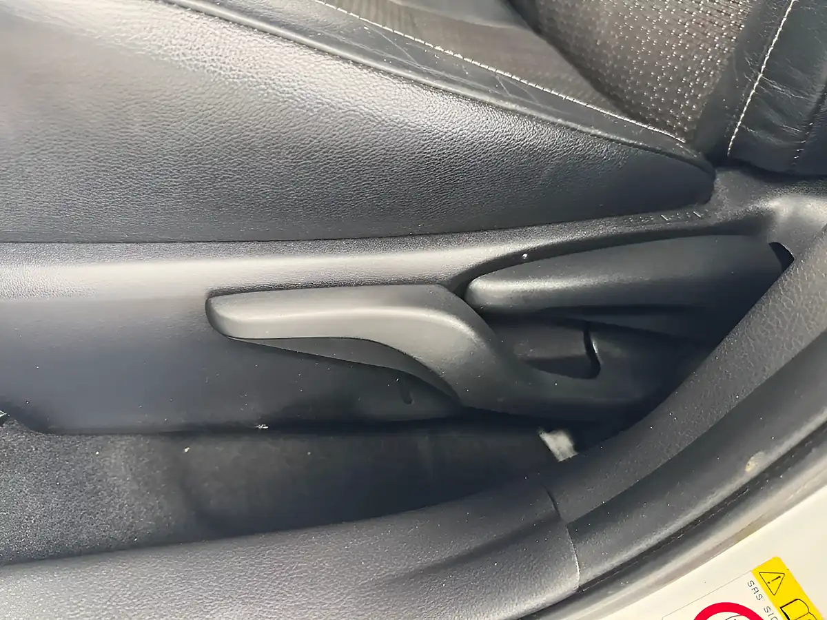 Used 2014 Toyota Auris Excel White - Interior and Exterior details 16
