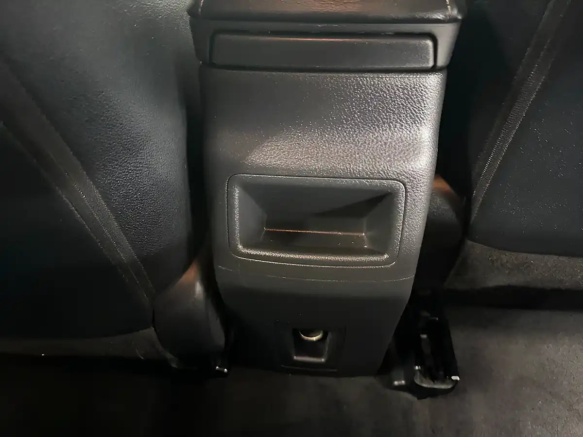 Used 2014 Toyota Auris Excel White - Interior and Exterior details 17