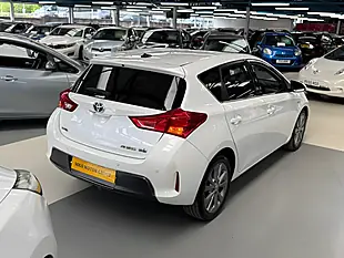 Used 2014 Toyota Auris Excel White - Interior and Exterior details 19