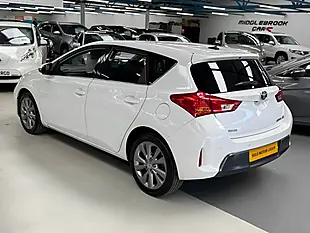 Used 2014 Toyota Auris Excel White - Interior and Exterior details 2