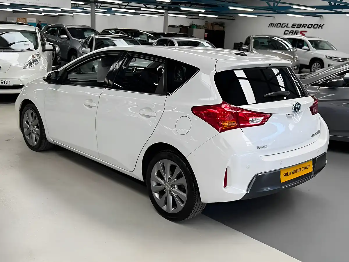 Used 2014 Toyota Auris Excel White - Interior and Exterior details 20