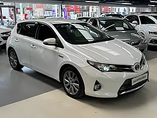 Used 2014 Toyota Auris Excel White - Interior and Exterior details 4