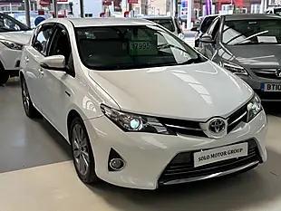 Used 2014 Toyota Auris Excel White - Interior and Exterior details 5