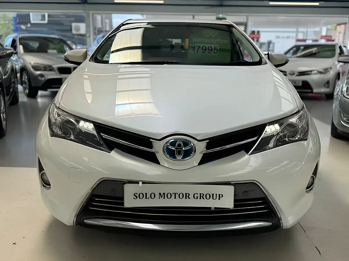 Used 2014 Toyota Auris Excel White - Interior and Exterior details 7