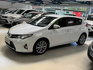 Used 2014 Toyota Auris Excel White - Interior and Exterior details 9