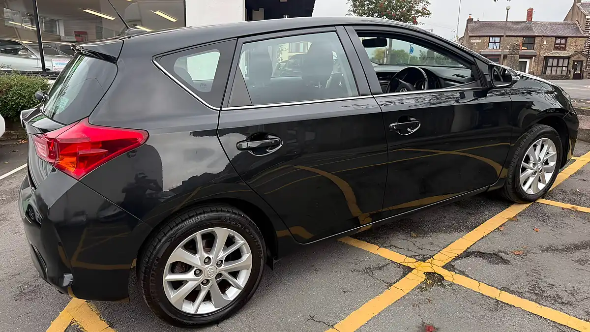 Used 2014 Toyota Auris Icon Black - Interior and Exterior details 11