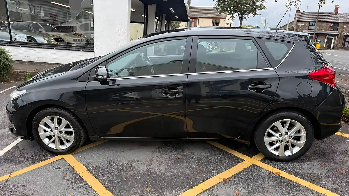 Used 2014 Toyota Auris Icon Black - Interior and Exterior details 13