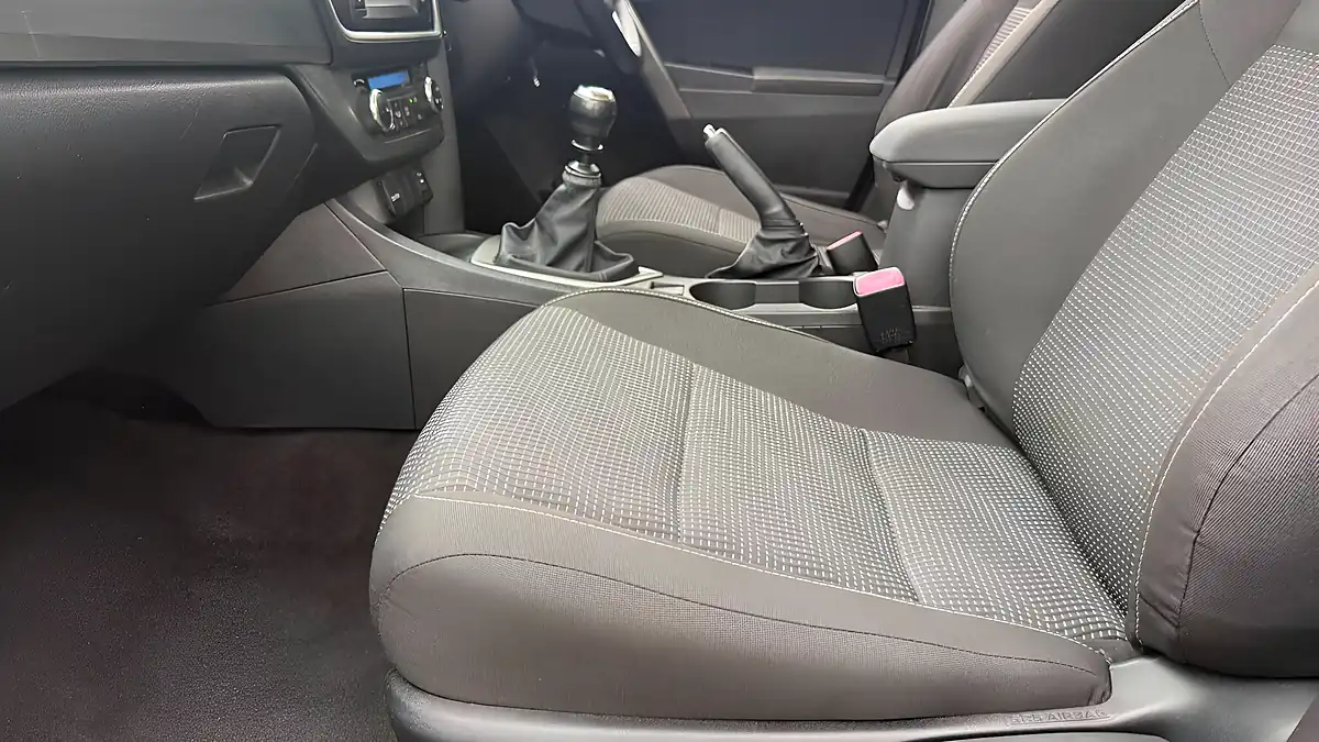 Used 2014 Toyota Auris Icon Black - Interior and Exterior details 18