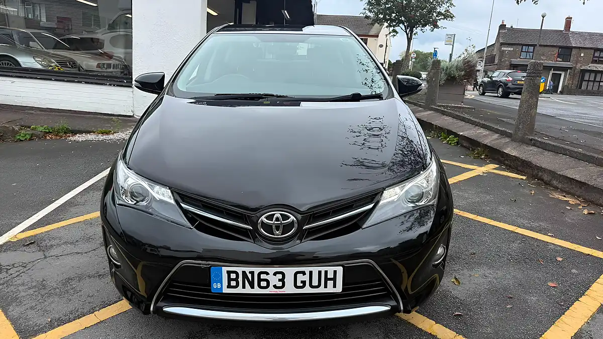 Used 2014 Toyota Auris Icon Black - Interior and Exterior details 2