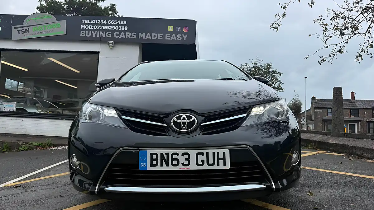 Used 2014 Toyota Auris Icon Black - Interior and Exterior details 6