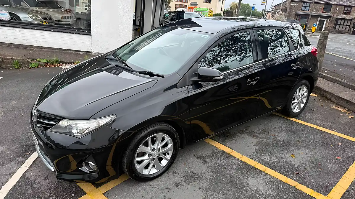 Used 2014 Toyota Auris Icon Black - Interior and Exterior details 7