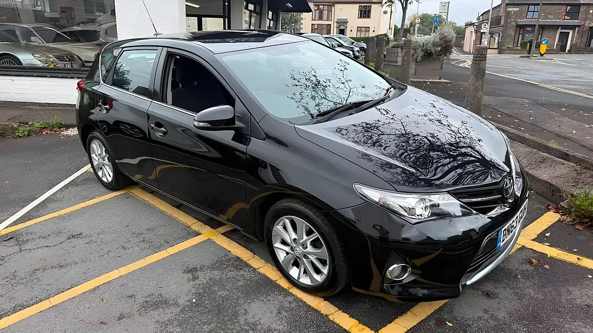Used 2014 Toyota Auris Icon Black - Interior and Exterior details 8