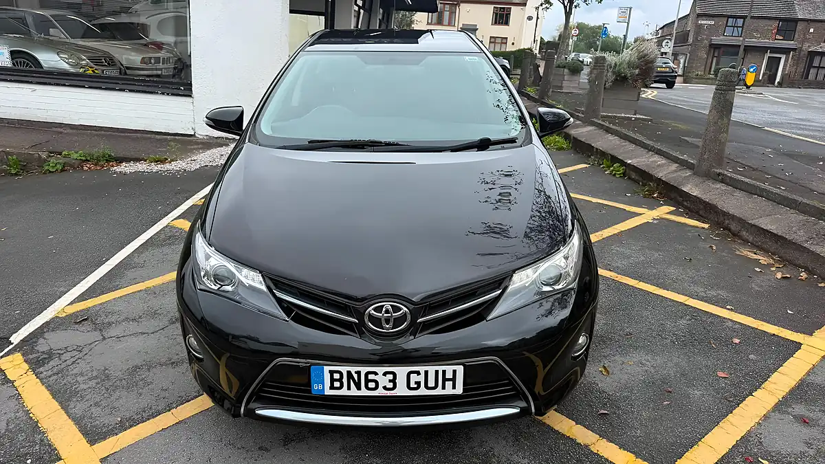 Used 2014 Toyota Auris Icon Black - Interior and Exterior details 9