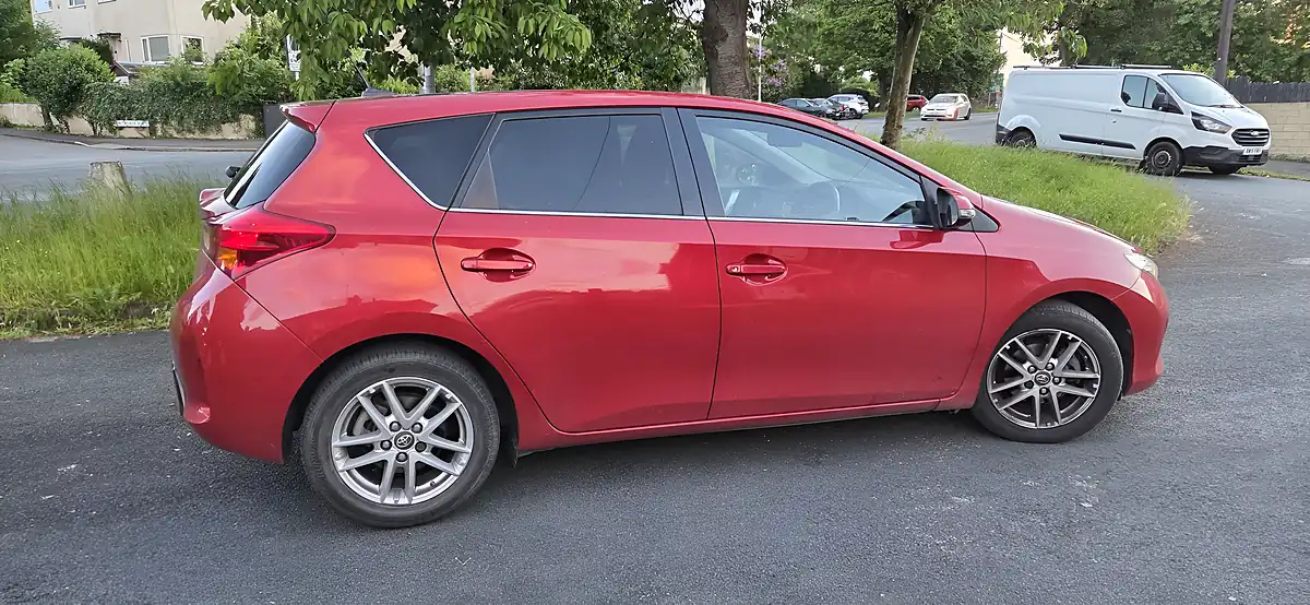 Used 2014 Toyota Auris Icon Plus Red - Interior and Exterior details 11