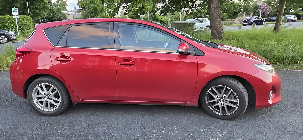 Used 2014 Toyota Auris Icon Plus Red - Interior and Exterior details 12