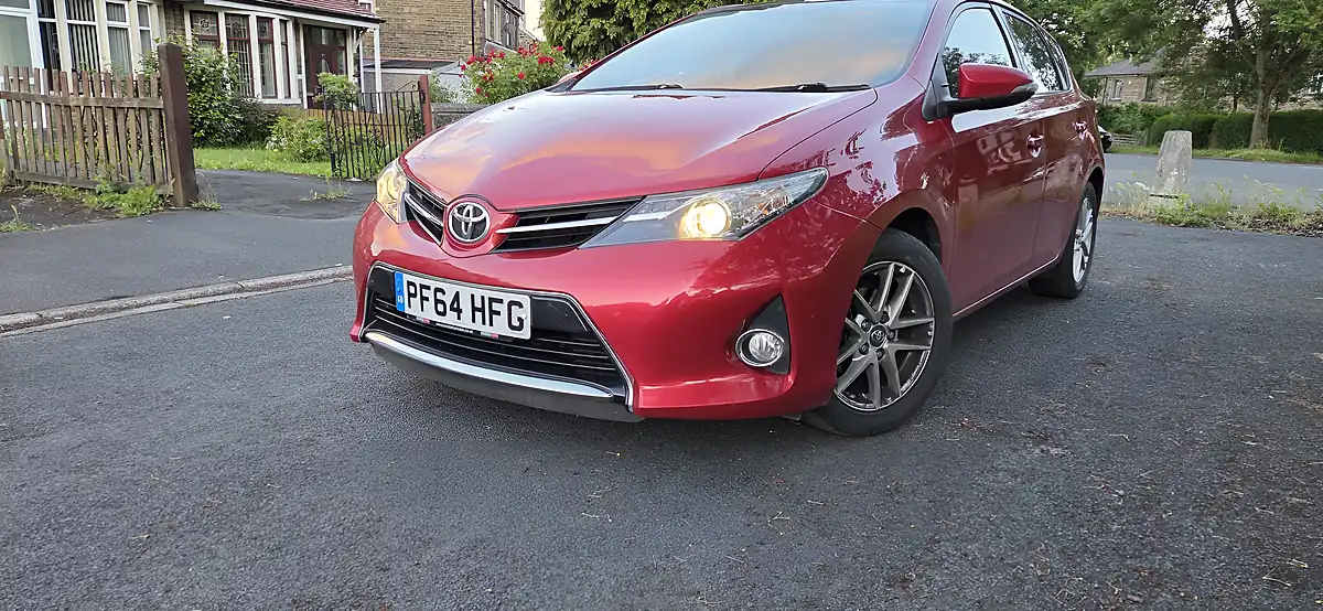 Used 2014 Toyota Auris Icon Plus Red - Interior and Exterior details 14
