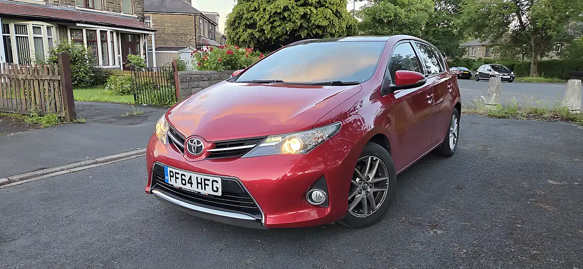 Used 2014 Toyota Auris Icon Plus Red - Interior and Exterior details 15