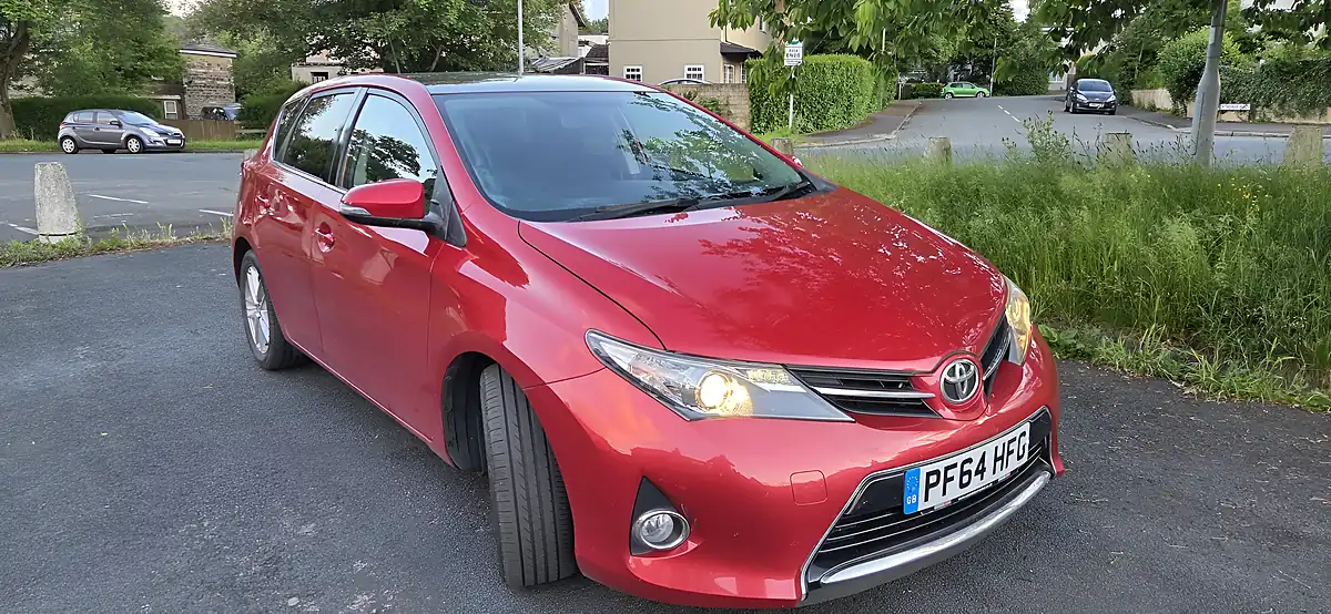 Used 2014 Toyota Auris Icon Plus Red - Interior and Exterior details 2